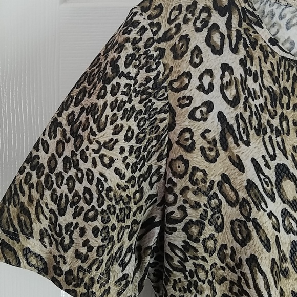 Neiman Marcus, 1-27, Animal Print Top, size M - Picture 2 of 4